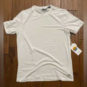 Vuori Current Tech white tee, NWT, Size S